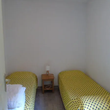 8 Pers Avec Balcon Pres Telecabine Et Commerces - Fr-1-561-95 Apartment *